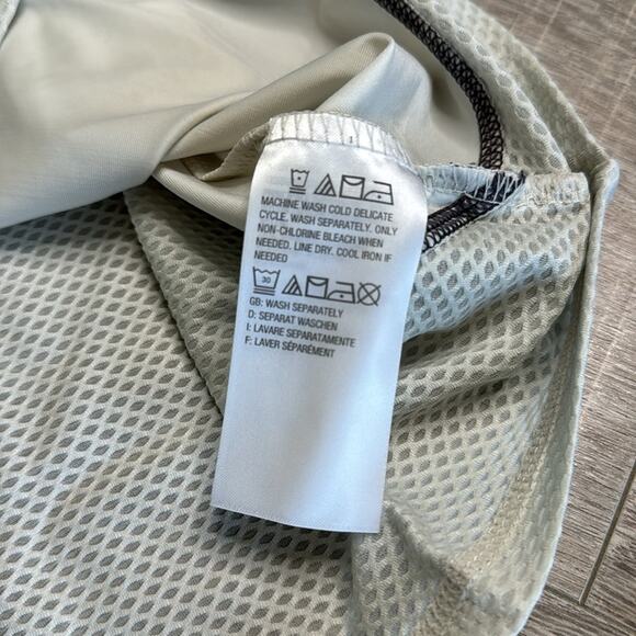 ZŪDA Gravity Grey Sleeveless Keyhole Back Scoop Neck Workout Tank Top Women’s - Picture 6 of 11